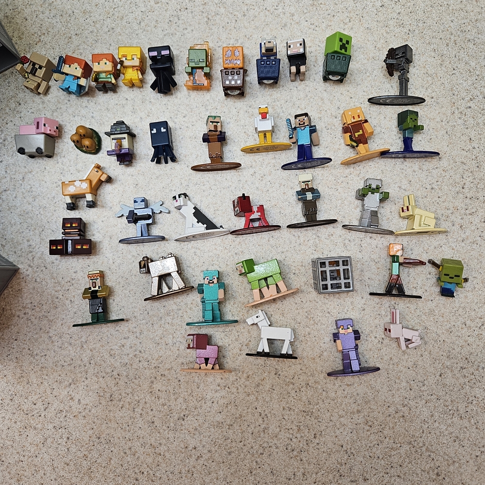 Minecraft Mini Cube Storage Case with 39 figures-40 piece bundle in total